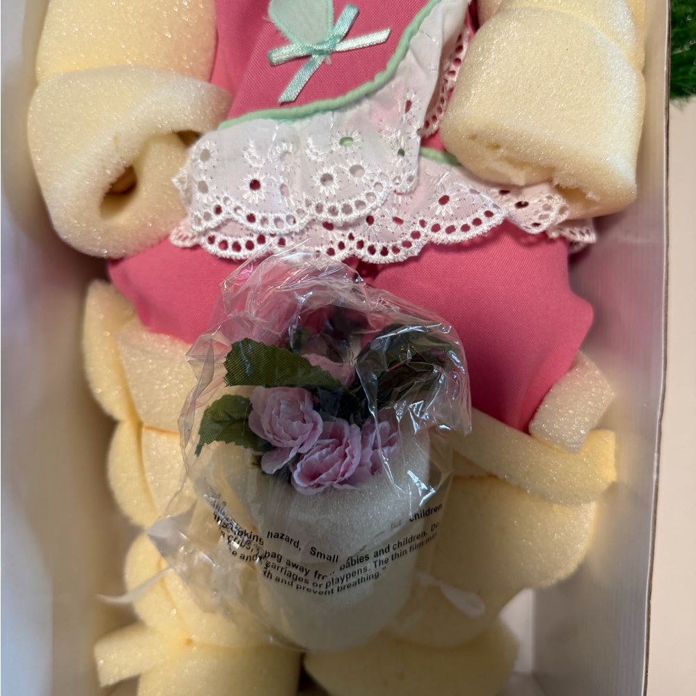 Treasury Collection Paradise Galleries Rose Kiss Collectible Porcelain Doll New - Picture 5 of 5